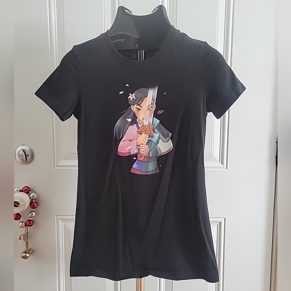 Disney Mulan tee shirt size medium